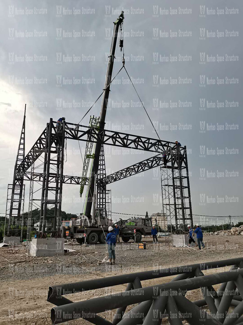 Shaoxing West Expressway toll station ceiling project steel structure installation