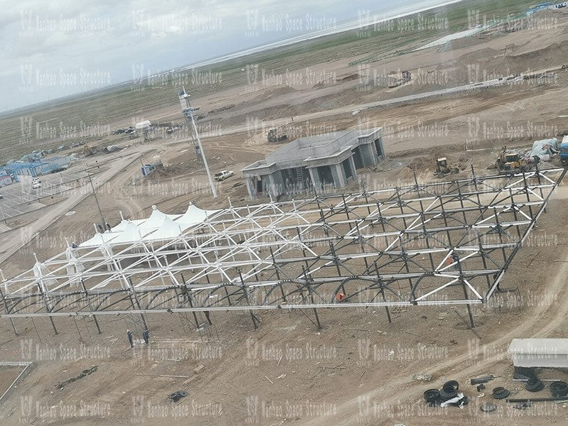 Construction of the main steel structure in Zone A of the Membrane Structure Project in Chaka Scenic Area (Phase II) is completed, and the installation of the membrane structure begins Construction of the main steel structure in Zone A of the Membrane Structure Project in Chaka Scenic Area (Phase II) is completed, and the installation of the membrane structure begins