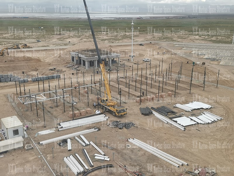 Construction of the main steel structure in Zone A of the Membrane Structure Project in Chaka Scenic Area (Phase II) is completed, and the installation of the membrane structure begins Construction of the main steel structure in Zone A of the Membrane Structure Project in Chaka Scenic Area (Phase II) is completed, and the installation of the membrane structure begins