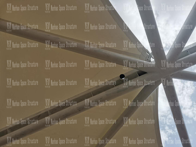 Construction of the main steel structure in Zone A of the Membrane Structure Project in Chaka Scenic Area (Phase II) is completed, and the installation of the membrane structure begins Construction of the main steel structure in Zone A of the Membrane Structure Project in Chaka Scenic Area (Phase II) is completed, and the installation of the membrane structure begins