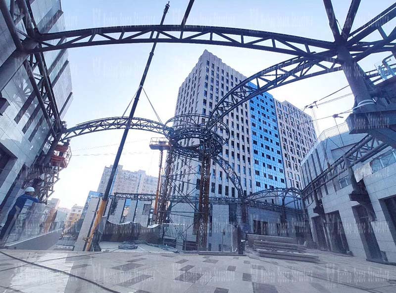 The hoisting of the membrane structure project of Xintai Excellence·Fortune Plaza is nearing completion The hoisting of the membrane structure project of Xintai Excellence·Fortune Plaza is nearing completion