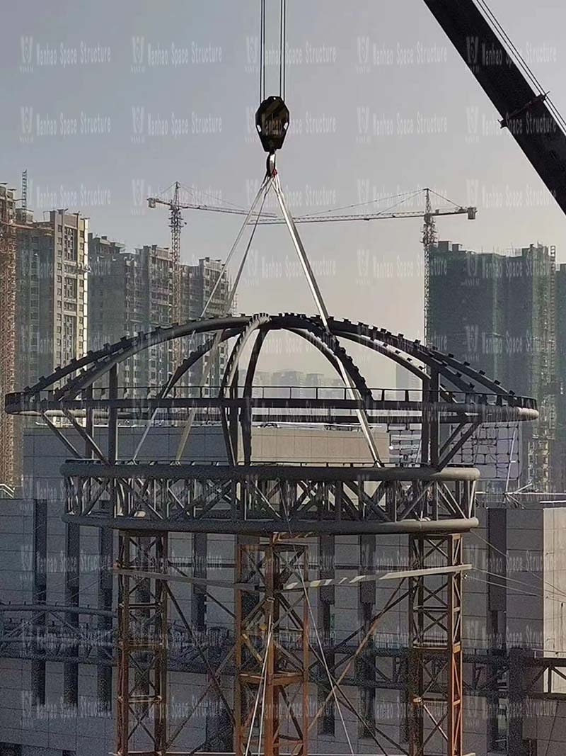 The hoisting of the membrane structure project of Xintai Excellence·Fortune Plaza is nearing completion The hoisting of the membrane structure project of Xintai Excellence·Fortune Plaza is nearing completion