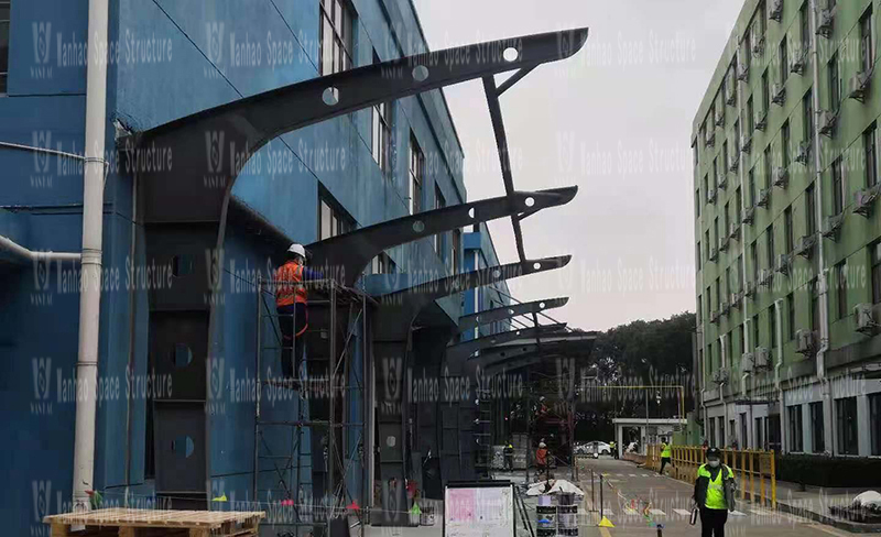 The steel structure of the membrane structure canopy project of Gale Pacific Special Textile Company is under construction The steel structure of the membrane structure canopy project of Gale Pacific Special Textile Company is under construction