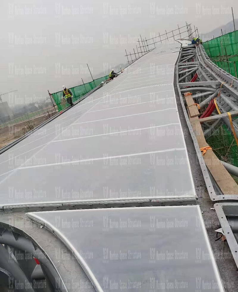 The membrane structure is being installed in the landscape membrane structure project of Sichuan Nanfang Charge Film Institute