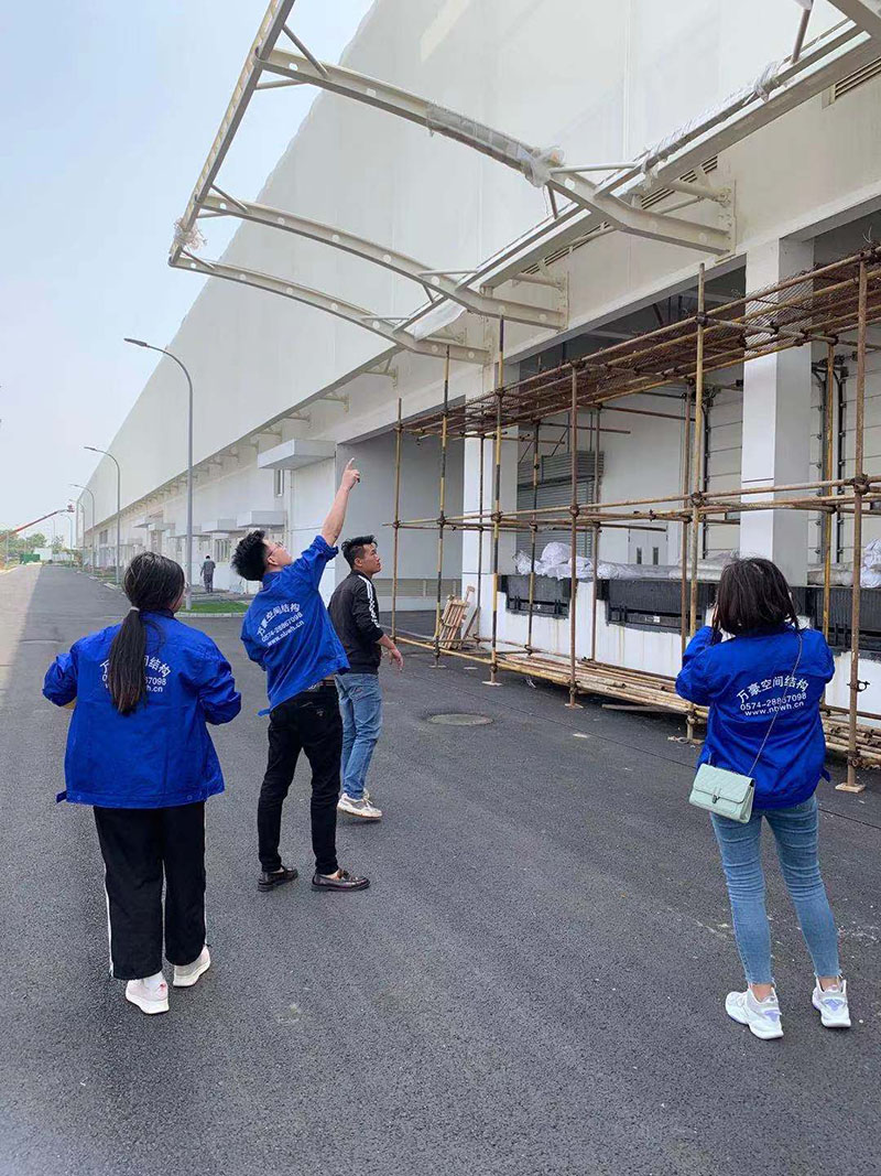 The employees of Wanhao Space Structure went to the Efule PTFE mesh fabric membrane structure project to learn and exchange