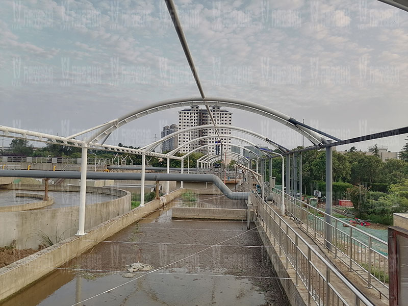 The first-stage oxidation ditch sealing upgrade and renovation project of Bozhou Sewage Treatment Plant is under construction The first-stage oxidation ditch sealing upgrade and renovation project of Bozhou Sewage Treatment Plant is under construction