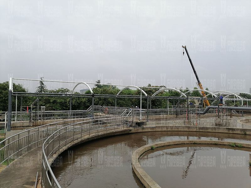 The first-stage oxidation ditch sealing upgrade and renovation project of Bozhou Sewage Treatment Plant is under construction The first-stage oxidation ditch sealing upgrade and renovation project of Bozhou Sewage Treatment Plant is under construction
