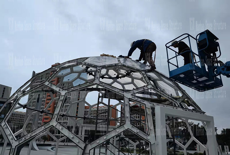 The five-star bazaar steel membrane structure project is completed