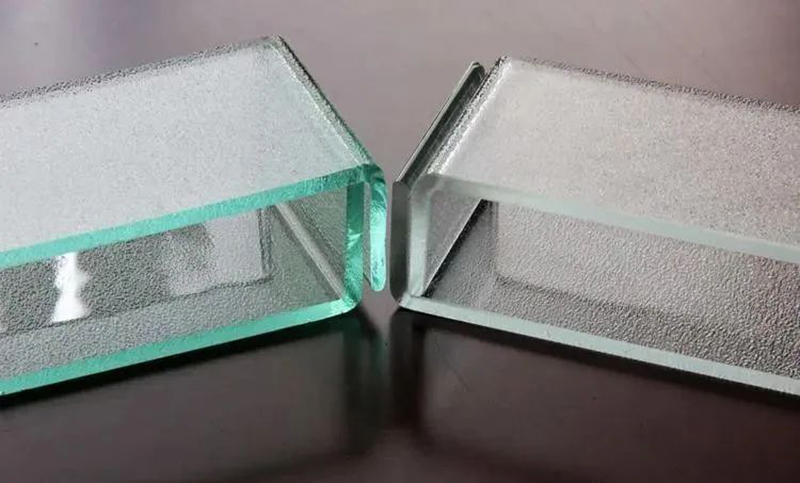 U-shaped glass - a hazy beauty that is opaque to light and scenery