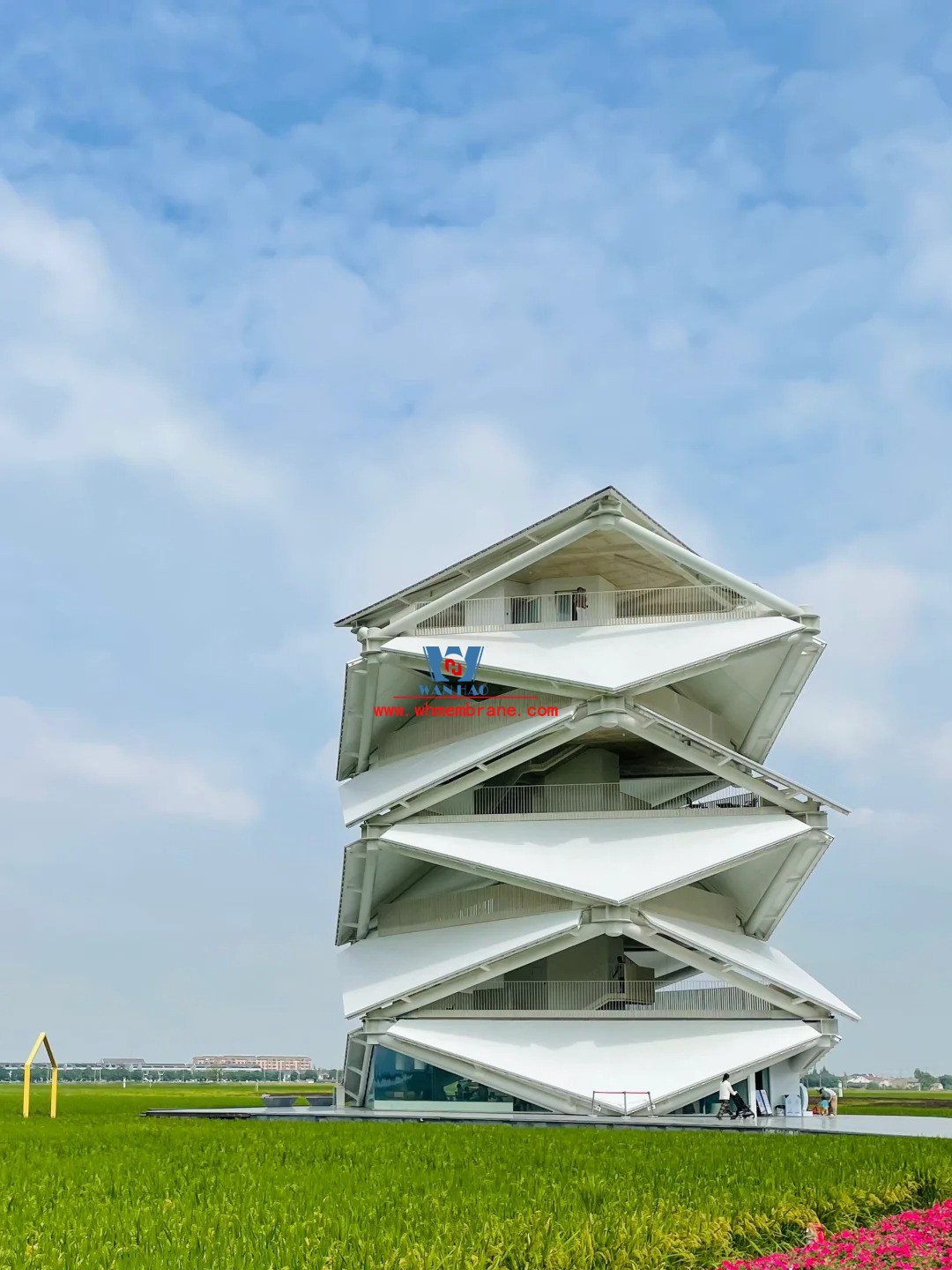 A steel film structure with creativity and artistic beauty