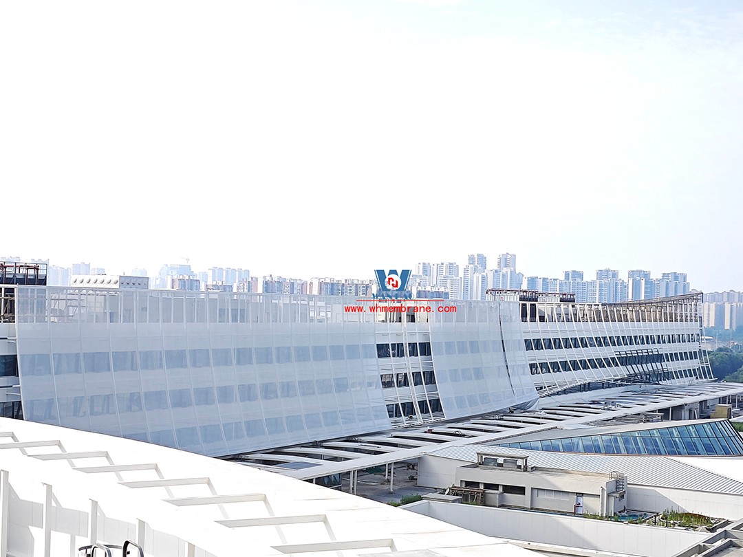 Focusing on high-quality construction, this mesh fabric curtain wall is under construction and installation