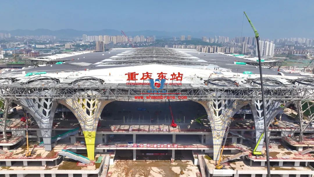 Speed up, ETFE air pillow membrane structure skylight is under hot construction and installationChongqing East Railway Station is a pilot project of city-station integration and a high-speed railway hub of city-station integration. The architectural form compares 
