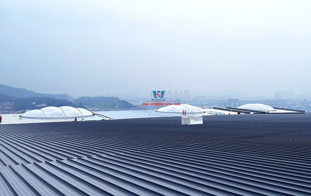 Speed up, ETFE air pillow membrane structure skylight is under hot construction and installationChongqing East Railway Station is a pilot project of city-station integration and a high-speed railway hub of city-station integration. The architectural form compares 