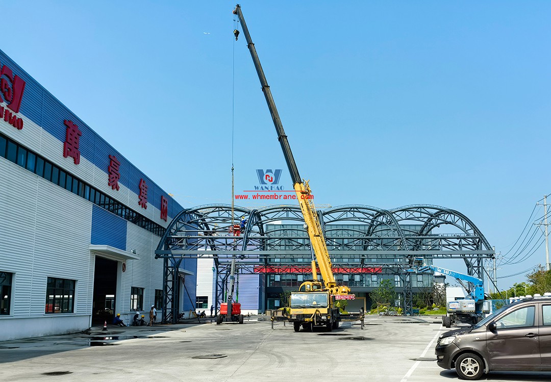 The Australian Hope Island Tennis Center PTFE membrane roof is fully under construction