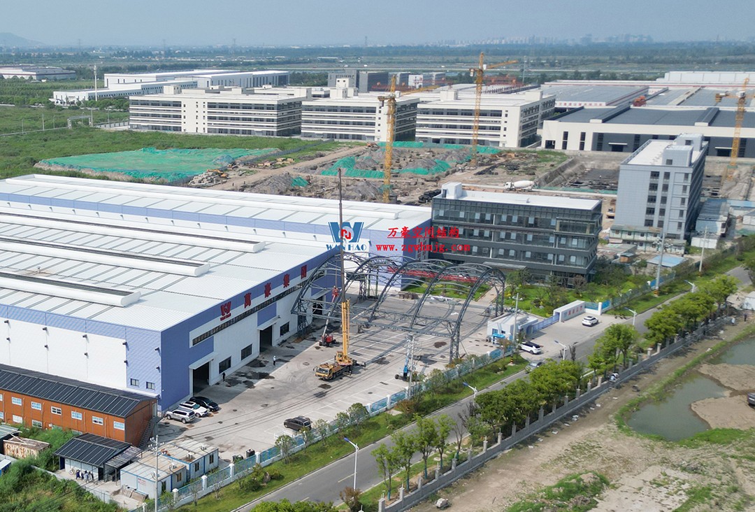 The Australian Hope Island Tennis Center PTFE membrane roof is fully under construction