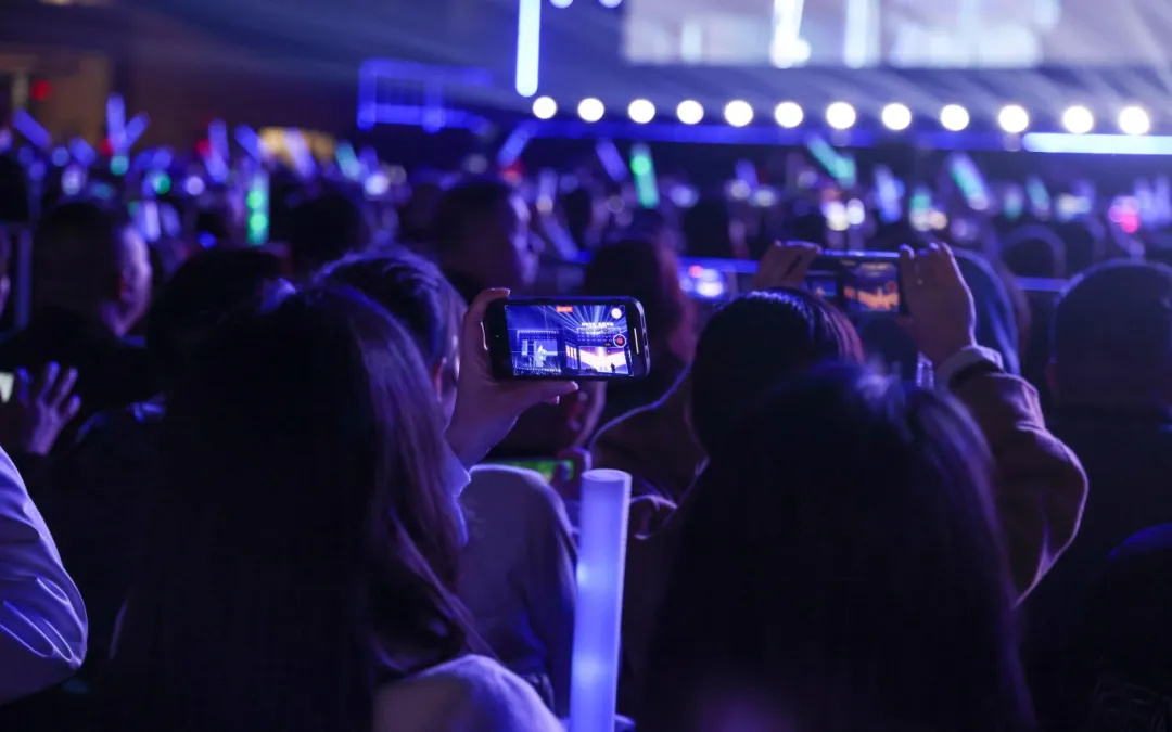 Pingyang Sports Center Stars Concert! More than 10,000 people watching, the scene hot High singing!