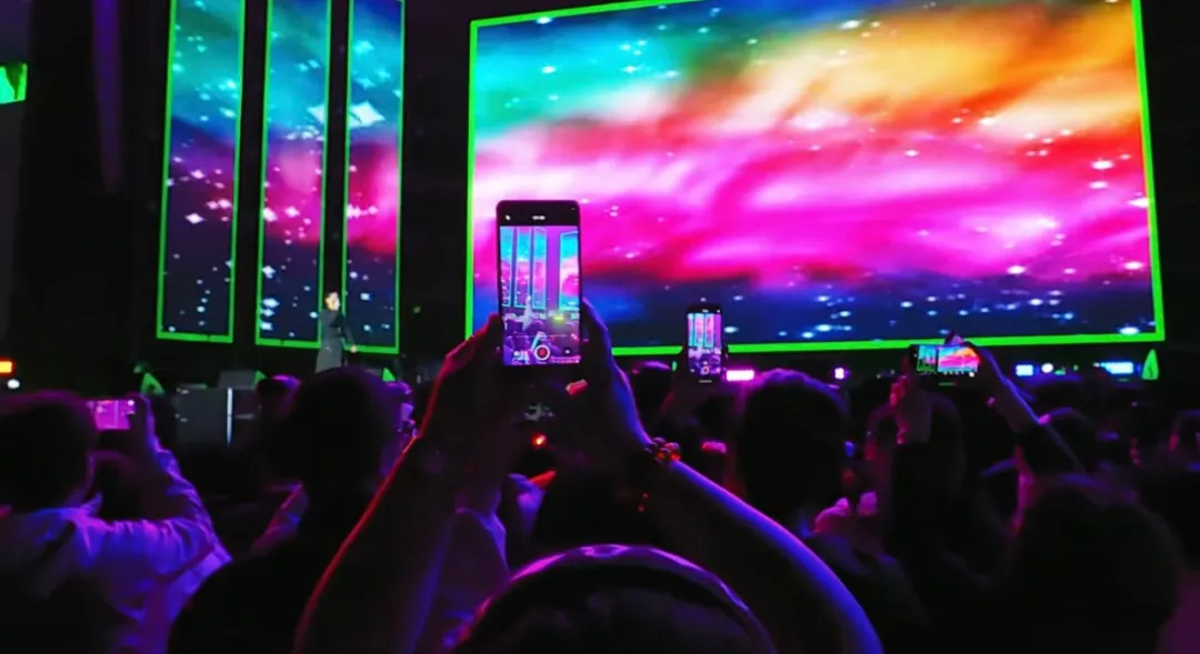 Pingyang Sports Center Stars Concert! More than 10,000 people watching, the scene hot High singing!