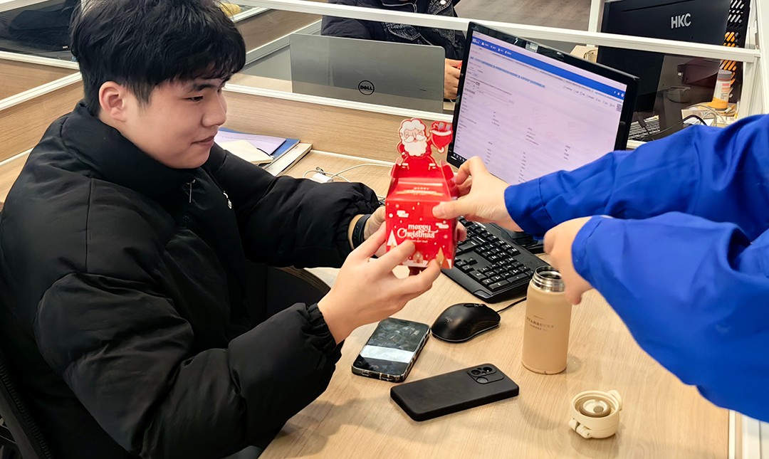 Care for employees, love in Wanhao| warm Christmas Eve, pass 