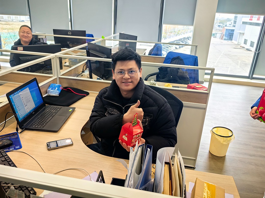 Care for employees, love in Wanhao| warm Christmas Eve, pass 