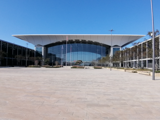 استخدام هيكل غشاء PTFE في مركز المعارض والمؤتمرات الدولي في تشينغداو (هونغداو)