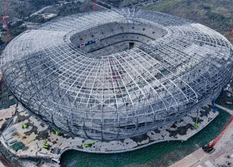 مشروع هيكل شدّ غشائي فولاذي بطبقة آحادي الطبقة ETFE مع جملونات ذات بحور كبيرة لملعب تشونغتشينغ لونغشينغ لكرة القدم، الموقع المستضيف لكأس آسيا 2023