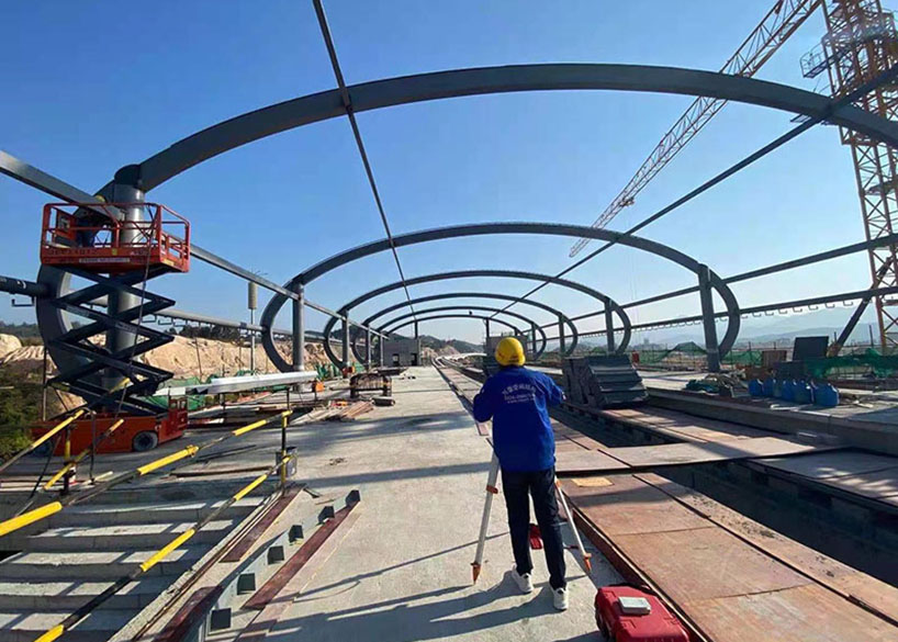 مشروع الهيكل الفولاذي ذو الشكل الخاص لمحطة ليانهوا ضمن مشروع القطار المغناطيسي(Maglev)في تشينغيوان