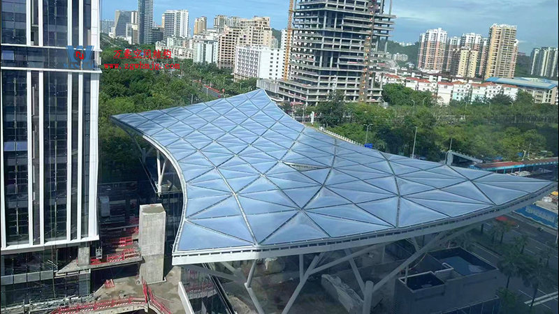 The curtain wall and railings of the third bid section of CCCC Hainan Headquarters Base project are nearing completion