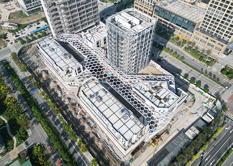 مشروع هيكل شدّ غشائي لسقف مركز تسوق تشانغآن Changan لي باستخدام وسائد هوائية من مادة ETFE  مدعومة بهيكل فولاذي