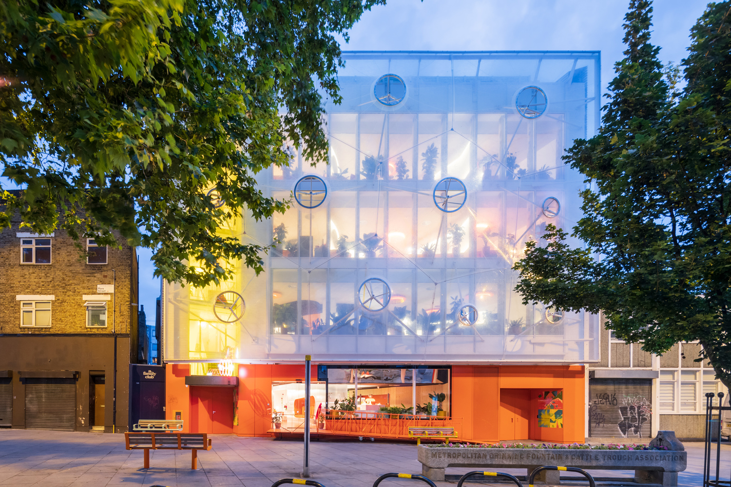 ETFE Membrane Structure Curtain Wall of Second Home in England likes a Bread